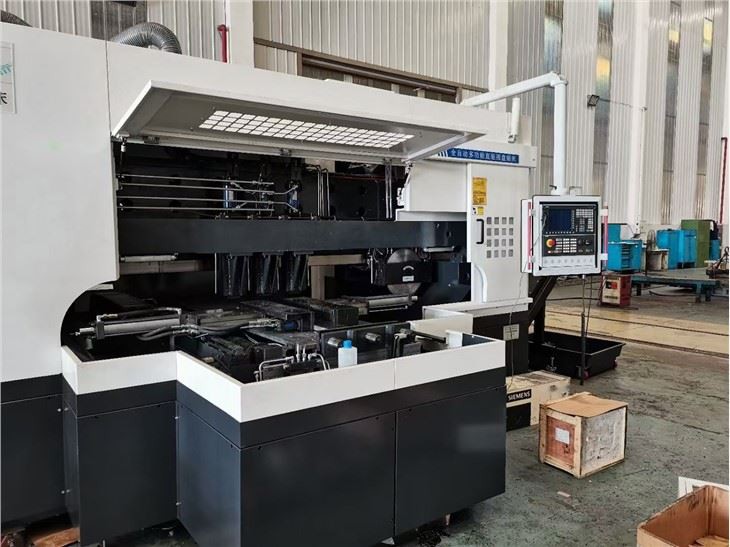 Η μηχανή πριονίσματος και φρέζας CNC υψηλής ακρίβειας